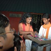 20061021_Photo_1059_swami distributing crackers DSC_8311_CMP_WM